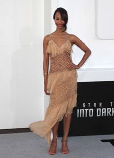Zoe Saldana feet photo thumbnail
