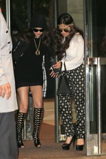 Selena Gomez feet photo thumbnail