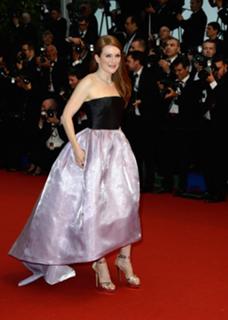 Julianne Moore feet photo thumbnail