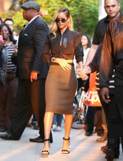 Rihanna feet photo thumbnail