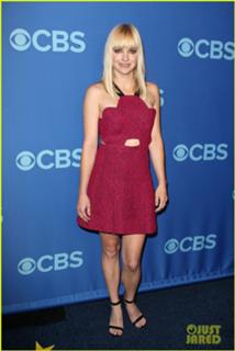 Anna Faris feet photo thumbnail