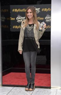 Ashley Tisdale feet photo thumbnail