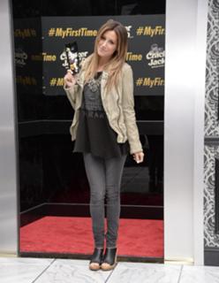 Ashley Tisdale feet photo thumbnail