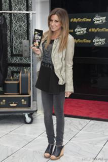 Ashley Tisdale feet photo thumbnail