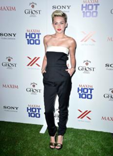 Miley Cyrus feet photo thumbnail