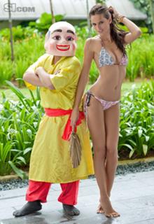 Izabel Goulart feet photo thumbnail