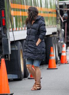 Katie Holmes feet photo thumbnail