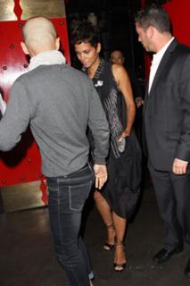 Halle Berry feet photo thumbnail
