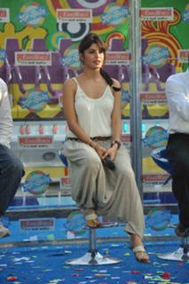 Jacqueline Fernandez feet photo thumbnail