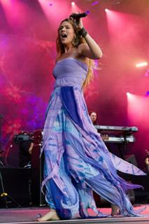Joss Stone feet photo thumbnail