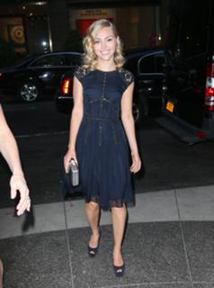 AnnaSophia Robb feet photo thumbnail