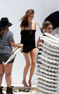 Miranda Kerr feet photo thumbnail