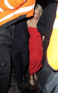 Rita Ora feet photo thumbnail
