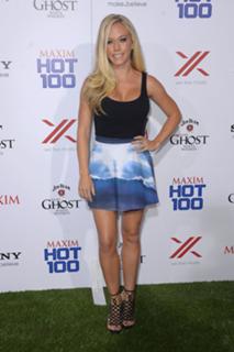 Kendra Wilkinson feet photo thumbnail