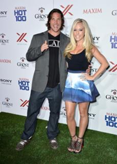Kendra Wilkinson feet photo thumbnail