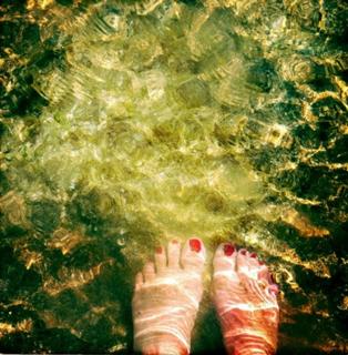 A.J. Cook feet photo thumbnail