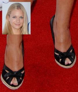 A.J. Cook feet photo thumbnail