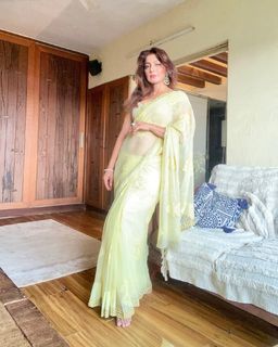 Aackruti Nagpal feet photo 15