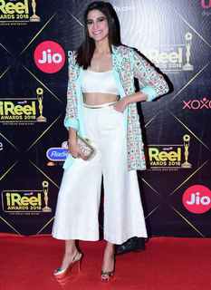 Aahana Kumra feet photo 19