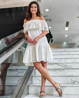 Aahana Kumra feet photo 20