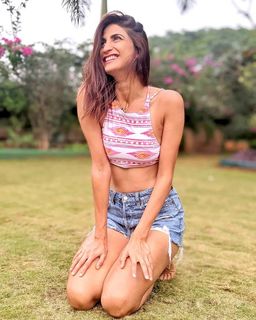 Aahana Kumra feet photo 14