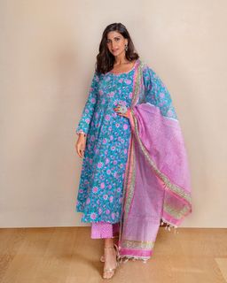 Aahana Kumra feet photo 16
