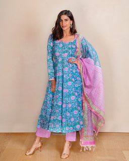 Aahana Kumra feet photo 15