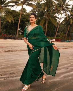 Aahana Kumra feet photo 9