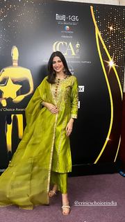Aahana Kumra feet photo 14