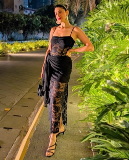 Aahana Kumra feet photo 16