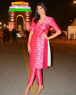 Aahana Kumra feet photo 15