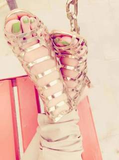 Aamna Malick feet photo 17