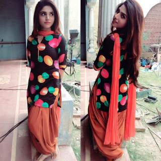 Aamna Malick feet photo 11