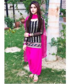 Aamna Malick feet photo 5