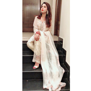 Aamna Malick feet photo 2