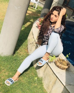 Aamna Malick feet photo 4
