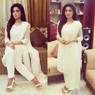 Aamna Malick feet photo 9