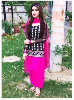 Aamna Malick feet photo 18