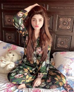 Aamna Malick feet photo 11