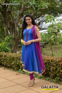 Aamna Sharif feet photo thumbnail