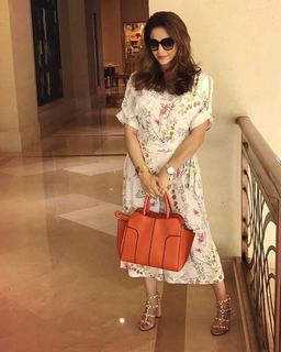 Aamna Sharif feet photo thumbnail