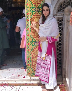 Aamna Sharif feet photo thumbnail