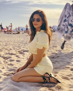 Aamna Sharif feet photo thumbnail