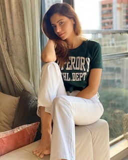 Aamna Sharif feet photo thumbnail