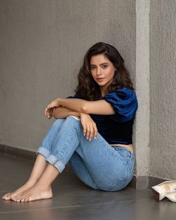 Aamna Sharif feet photo thumbnail