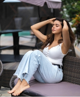 Aamna Sharif feet photo thumbnail