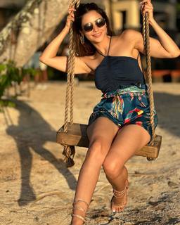 Aamna Sharif feet photo thumbnail