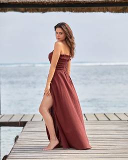 Aamna Sharif feet photo thumbnail