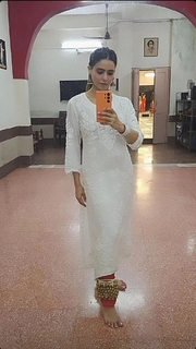 Aamna Sharif feet photo thumbnail