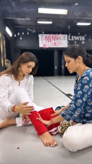 Aamna Sharif feet photo thumbnail